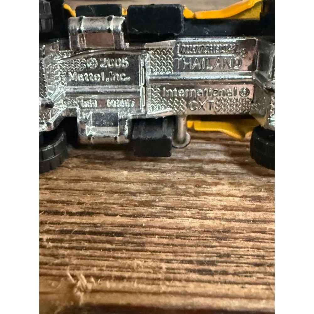Y2K 2005 Matchbox International CXT Pickup Truck Yellow Diecast Toy Vehicle